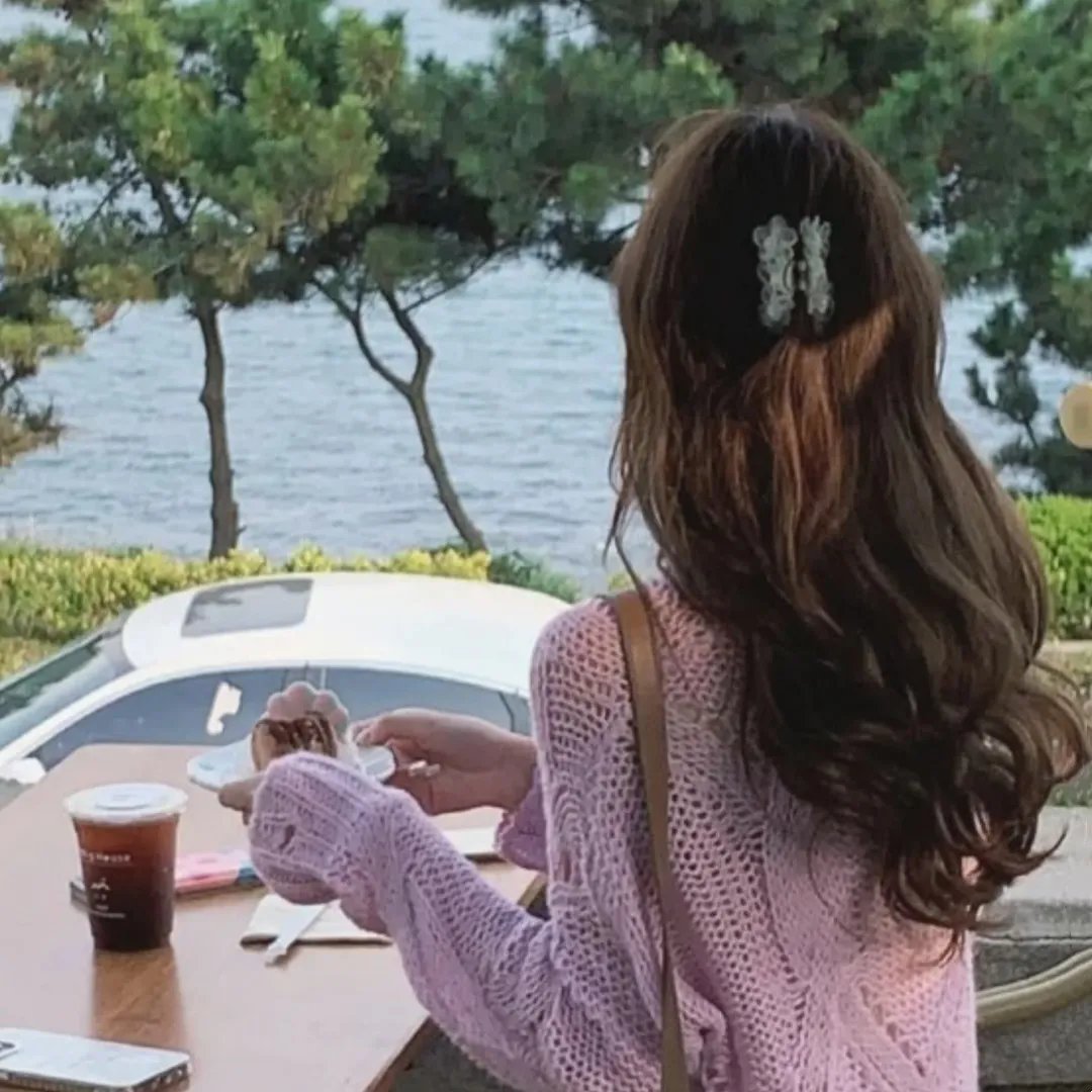 财富、年轻和美貌 海报